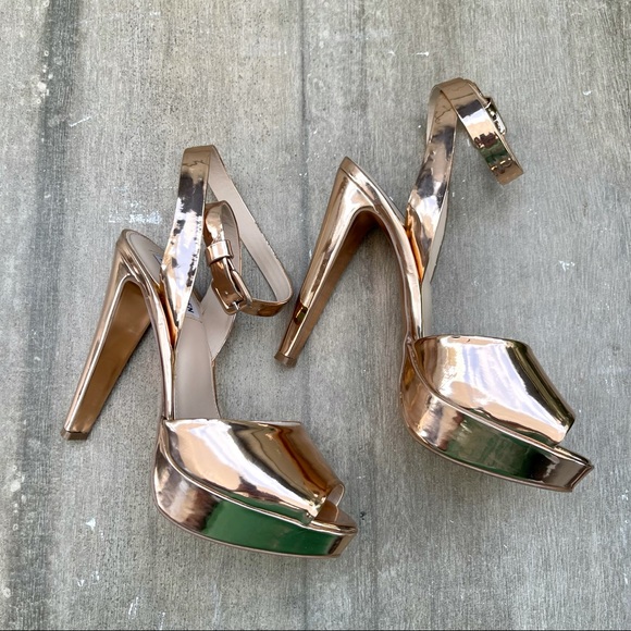 STEVE MADDEN Rose Gold Patent Leather Heels - Picture 2 of 7
